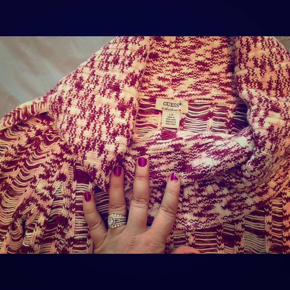 Guess sweater size L very pretty purple/pink